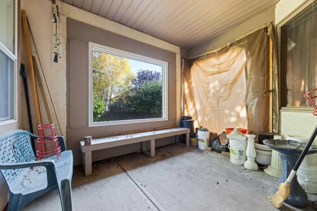 16 Arbour Estates View NW Calgary AB T3G 4E2