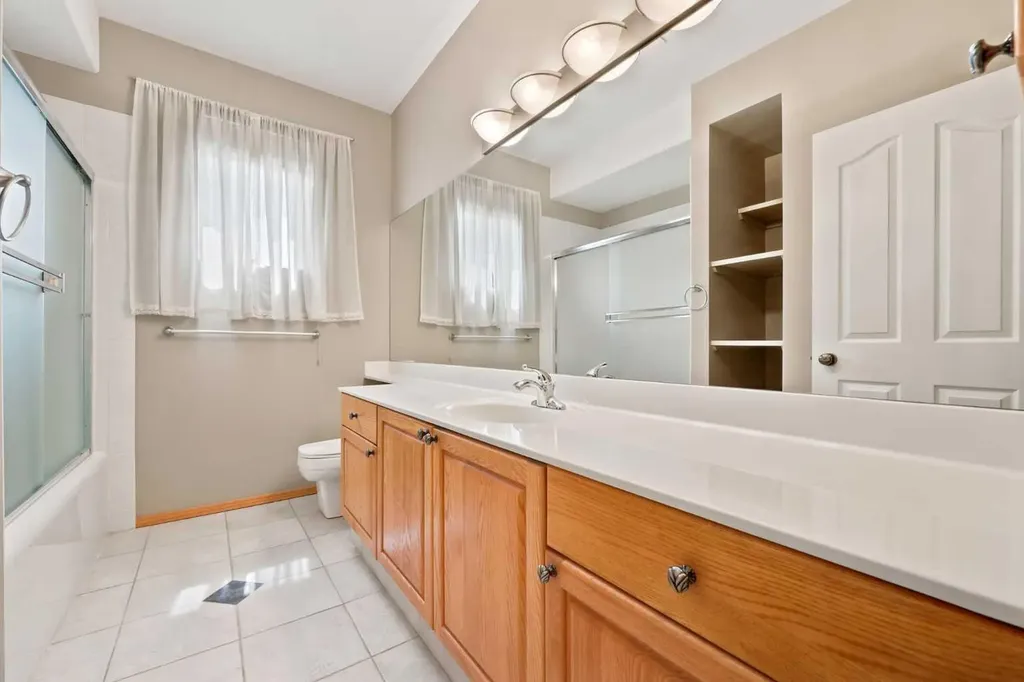 16 Arbour Estates View NW Calgary AB T3G 4E2