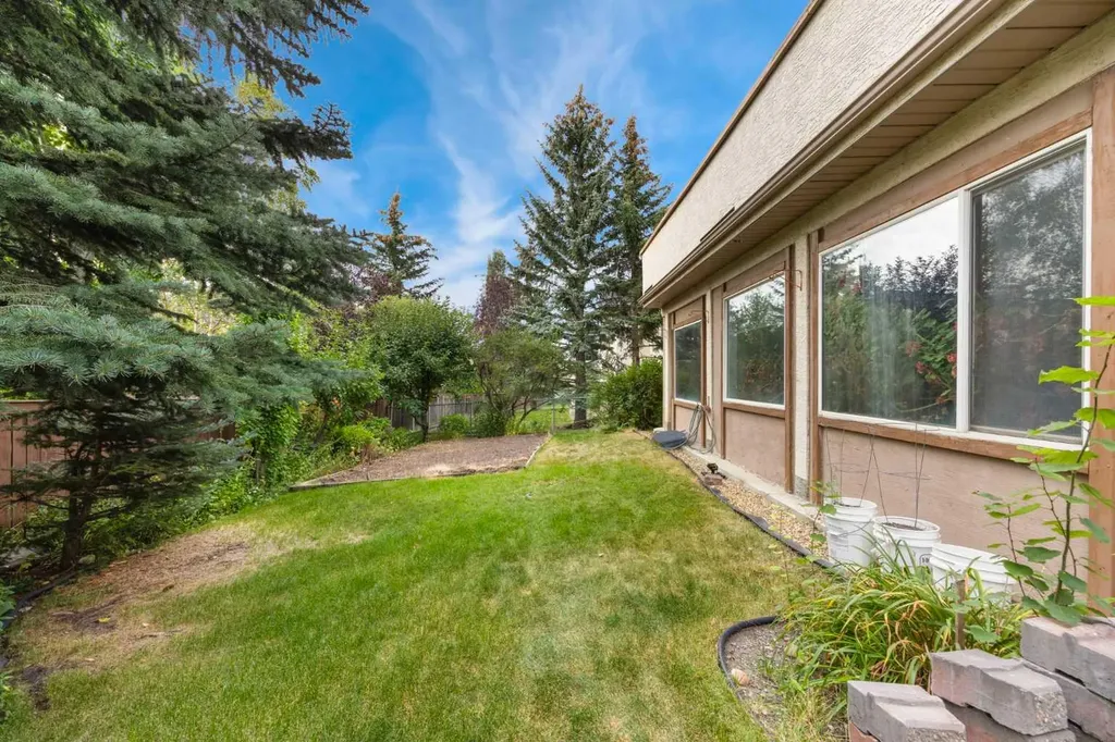 16 Arbour Estates View NW Calgary AB T3G 4E2