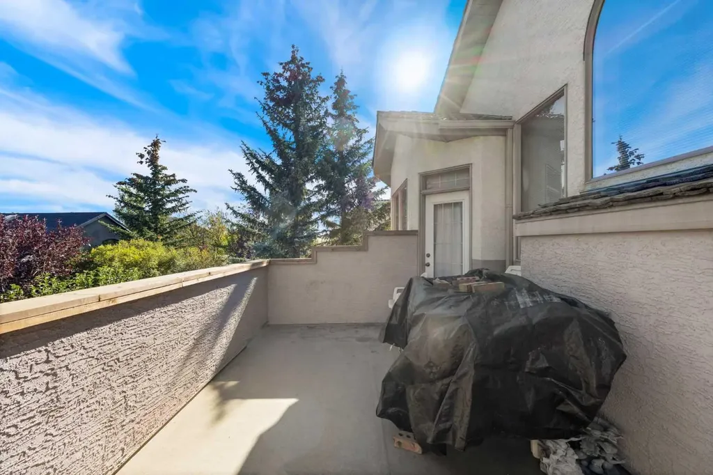 16 Arbour Estates View NW Calgary AB T3G 4E2