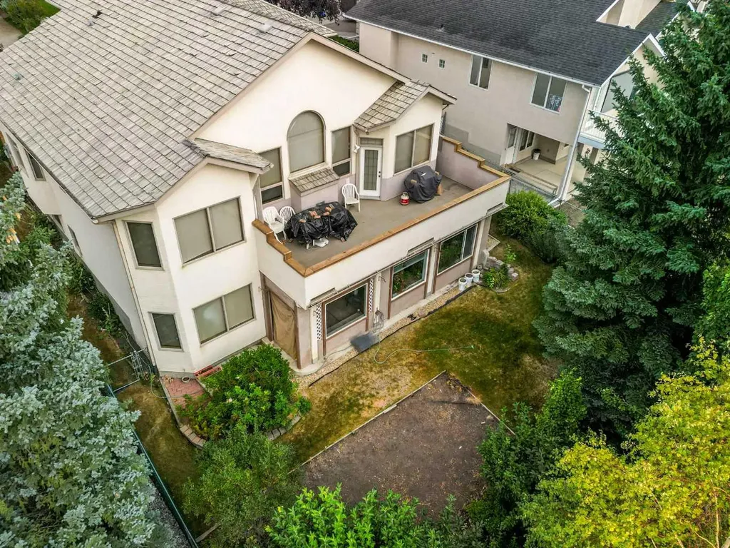 16 Arbour Estates View NW Calgary AB T3G 4E2