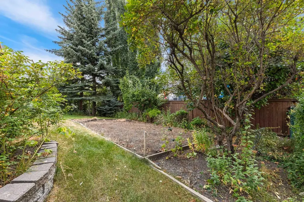 16 Arbour Estates View NW Calgary AB T3G 4E2