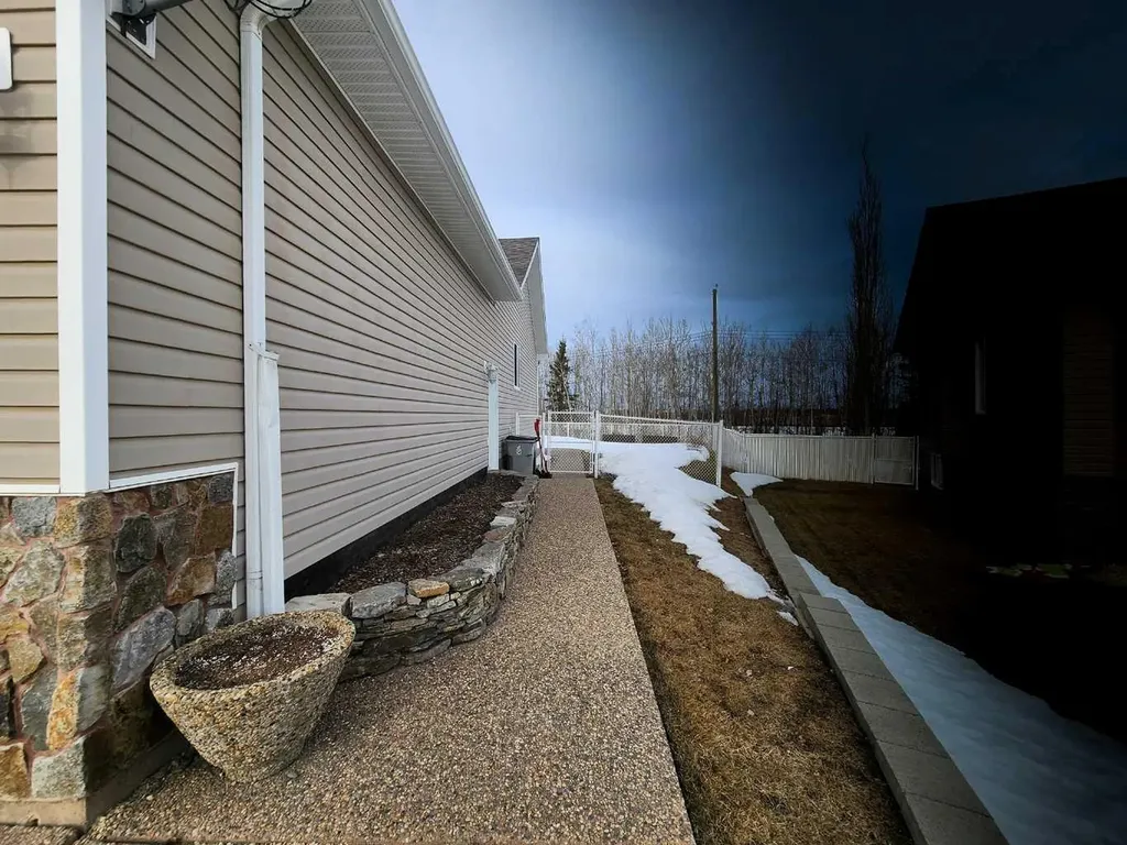 4122 48 Avenue Mayerthorpe AB T0E1N0