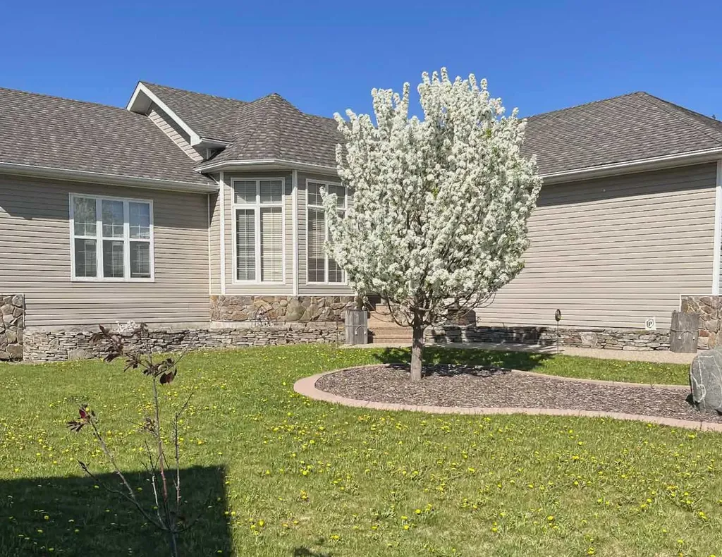 4122 48 Avenue Mayerthorpe AB T0E1N0