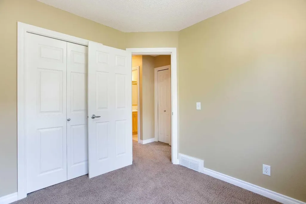 120 Cedarwood Lane SW Calgary AB T2W 6J3