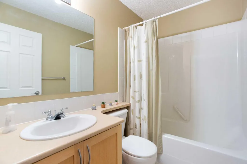 120 Cedarwood Lane SW Calgary AB T2W 6J3