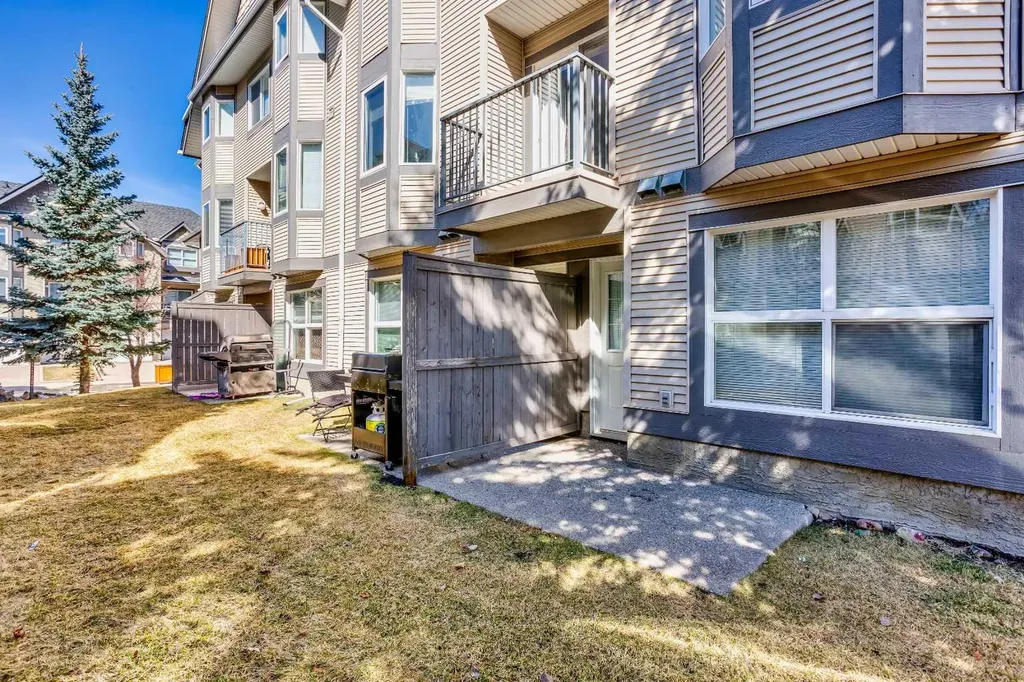 120 Cedarwood Lane SW Calgary AB T2W 6J3