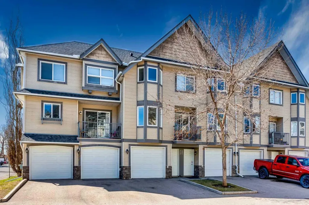 120 Cedarwood Lane SW Calgary AB T2W 6J3
