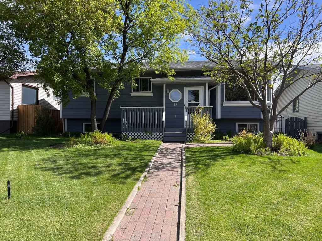 25 Knight Street Okotoks AB T1S1G3