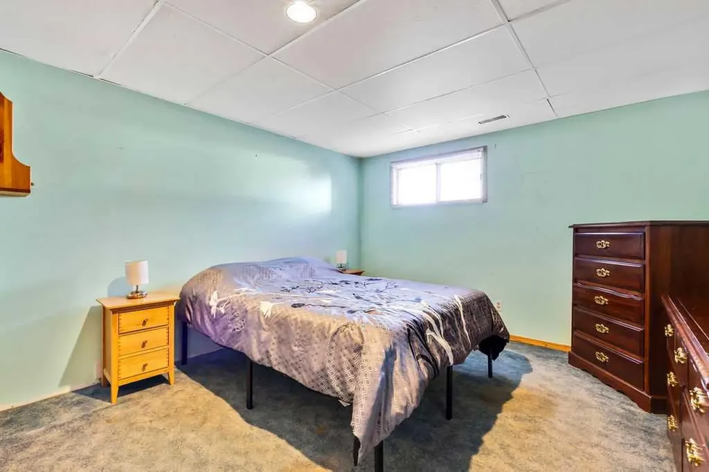 25 Knight Street Okotoks AB T1S1G3
