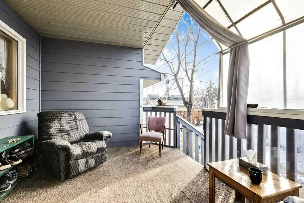 25 Knight Street Okotoks AB T1S1G3