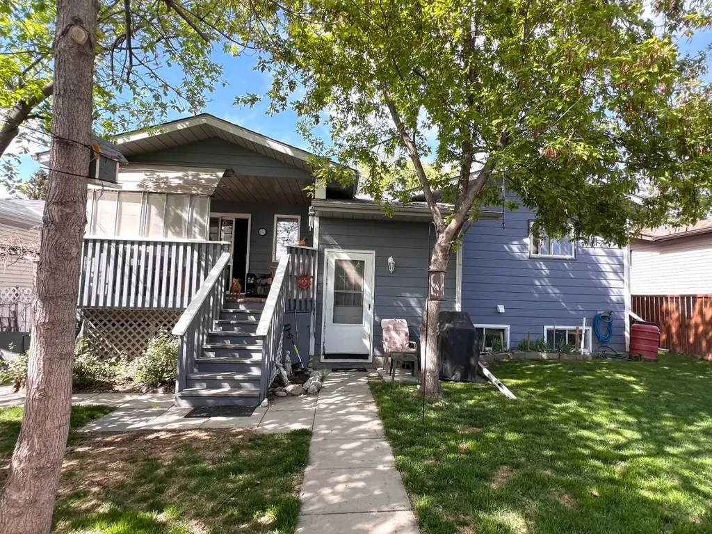 25 Knight Street Okotoks AB T1S1G3