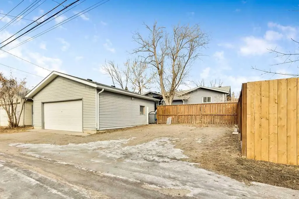 25 Knight Street Okotoks AB T1S1G3