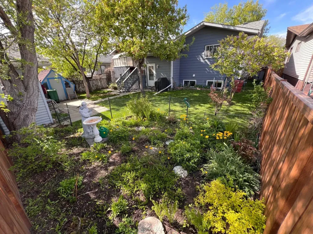 25 Knight Street Okotoks AB T1S1G3