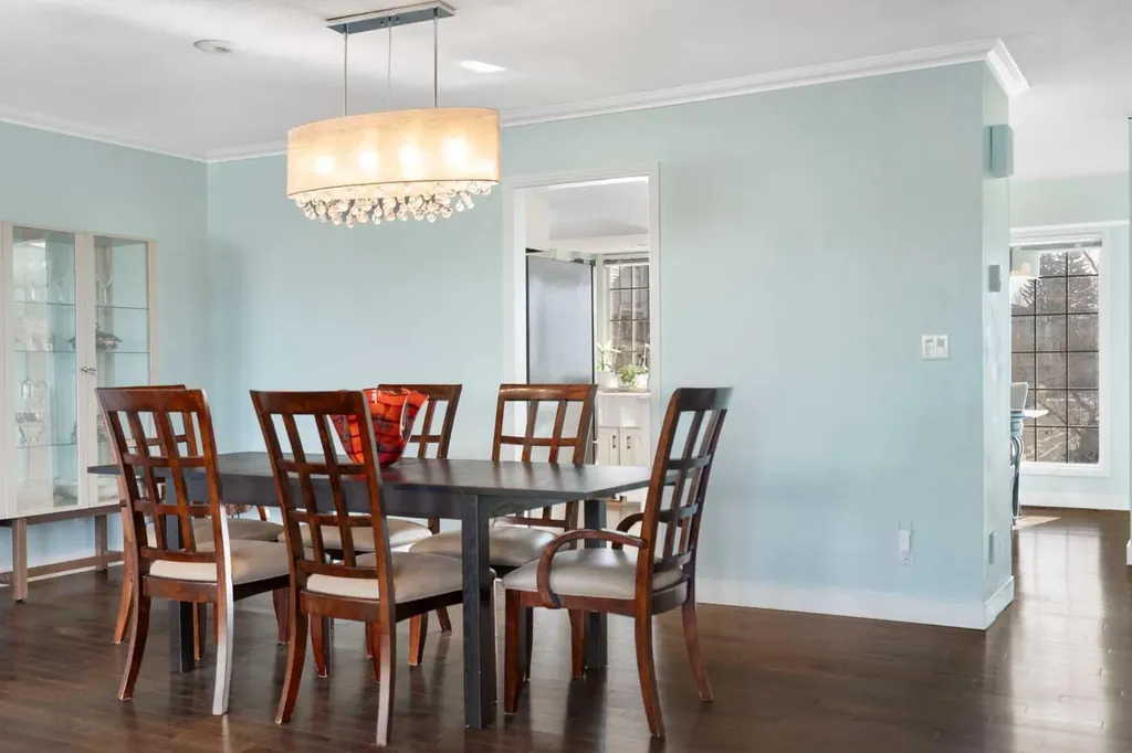 3437 42 Street NW Calgary AB T3A 2M7