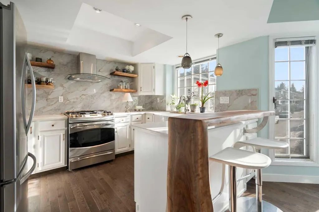 3437 42 Street NW Calgary AB T3A 2M7