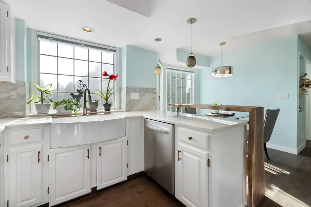 3437 42 Street NW Calgary AB T3A 2M7
