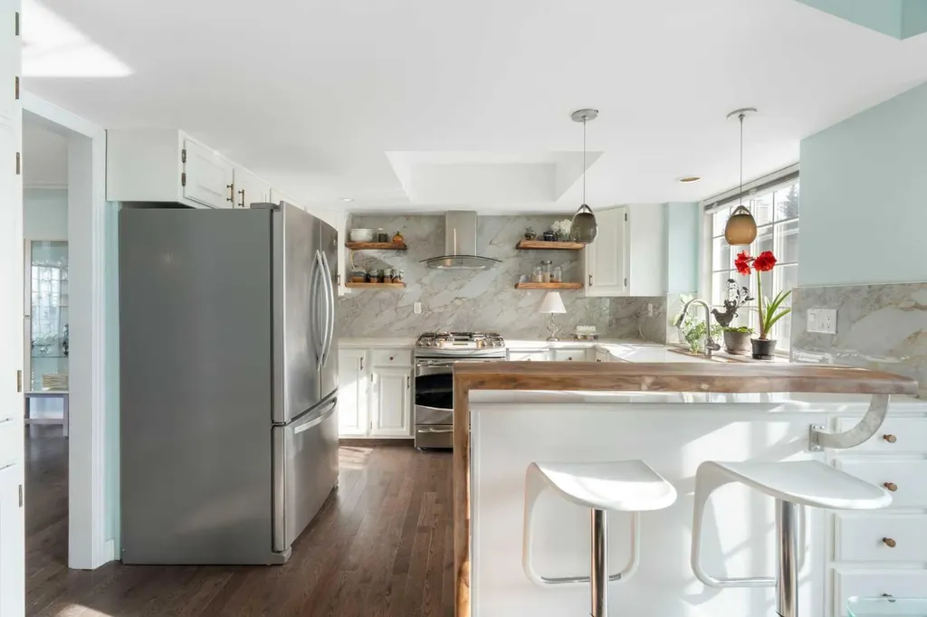 3437 42 Street NW Calgary AB T3A 2M7