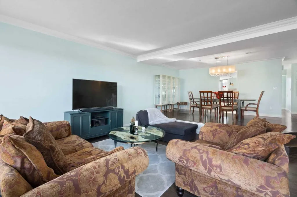 3437 42 Street NW Calgary AB T3A 2M7