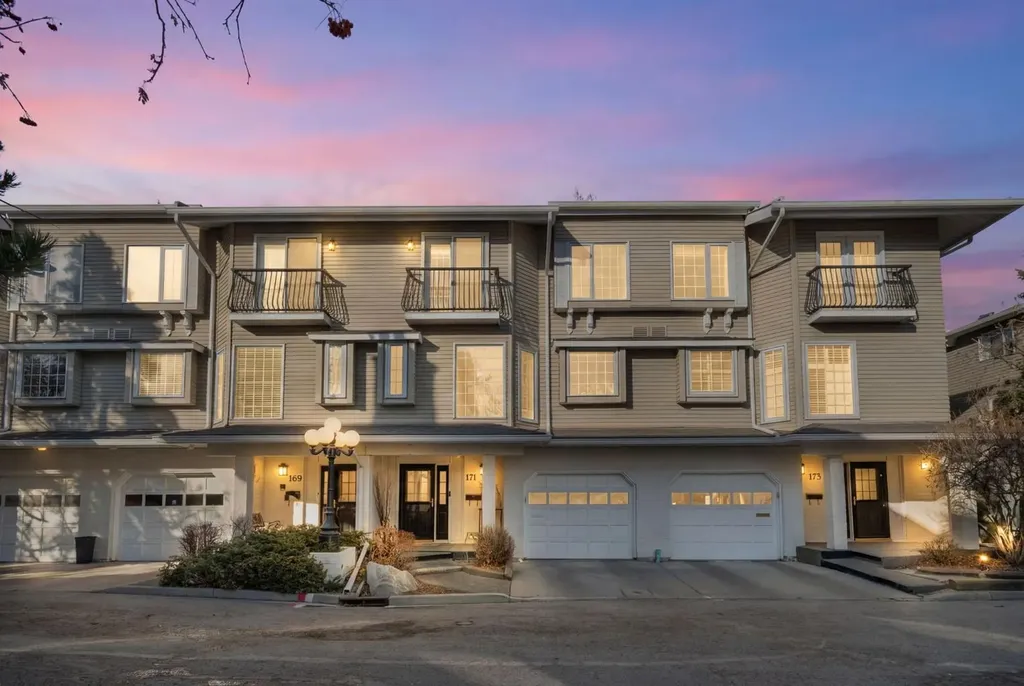 3437 42 Street NW Calgary AB T3A 2M7