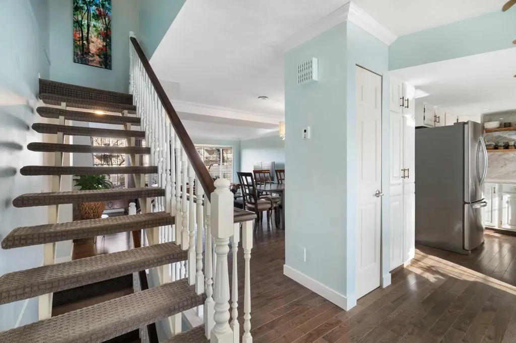 3437 42 Street NW Calgary AB T3A 2M7