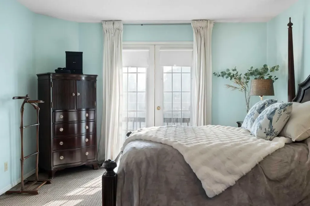 3437 42 Street NW Calgary AB T3A 2M7