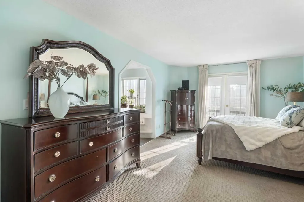 3437 42 Street NW Calgary AB T3A 2M7