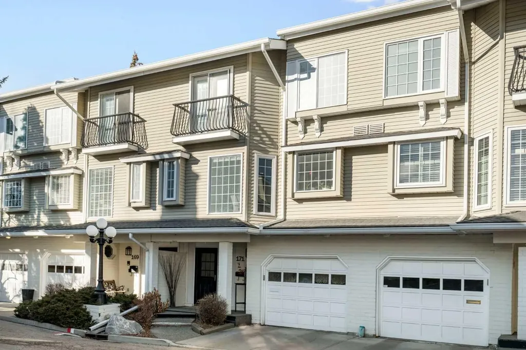 3437 42 Street NW Calgary AB T3A 2M7