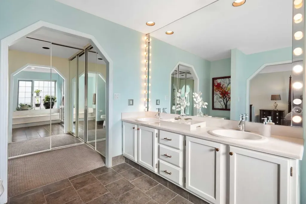 3437 42 Street NW Calgary AB T3A 2M7