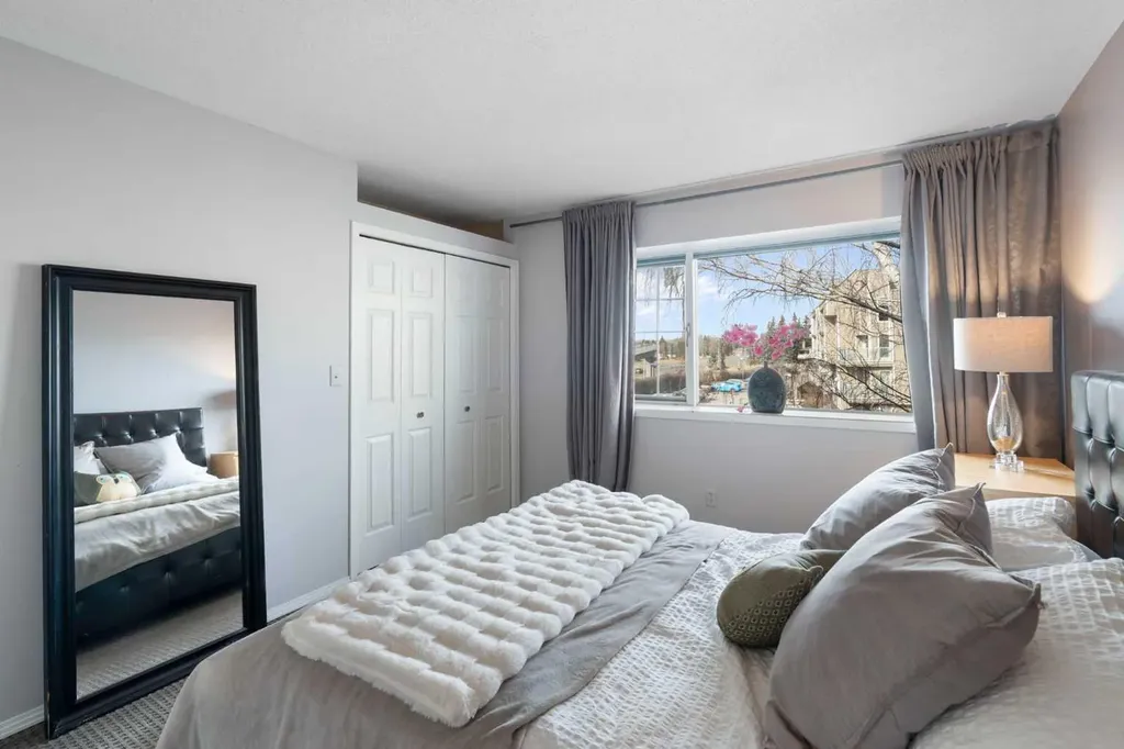 3437 42 Street NW Calgary AB T3A 2M7