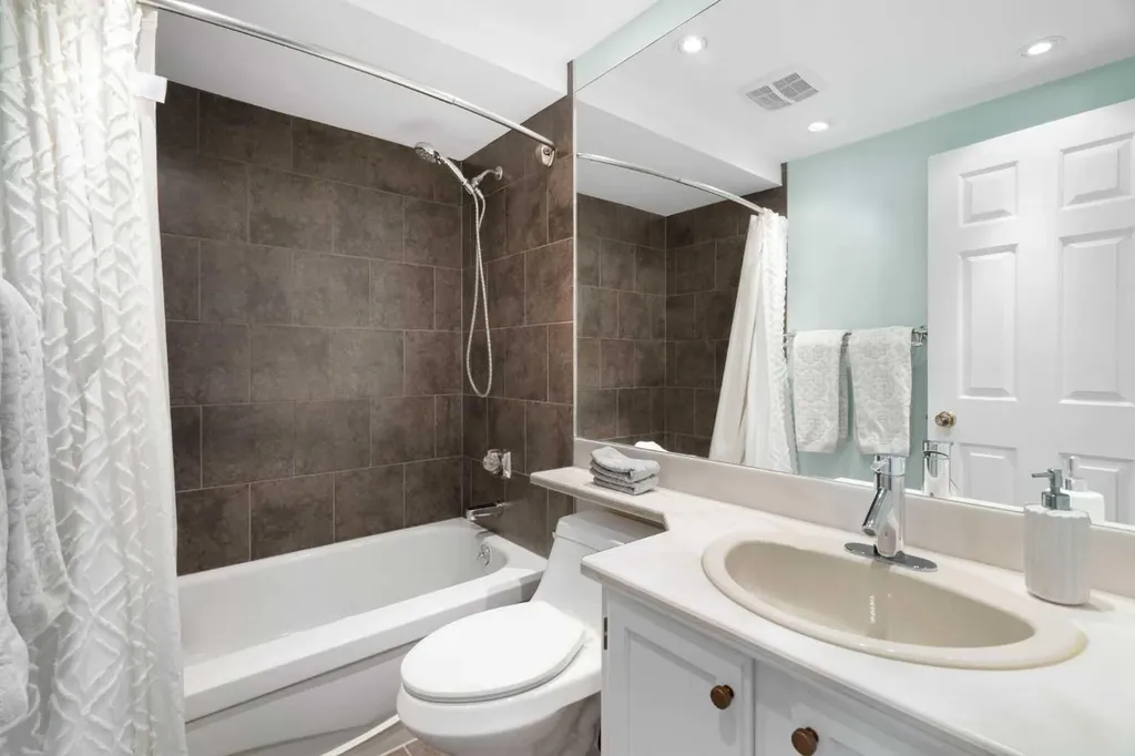 3437 42 Street NW Calgary AB T3A 2M7