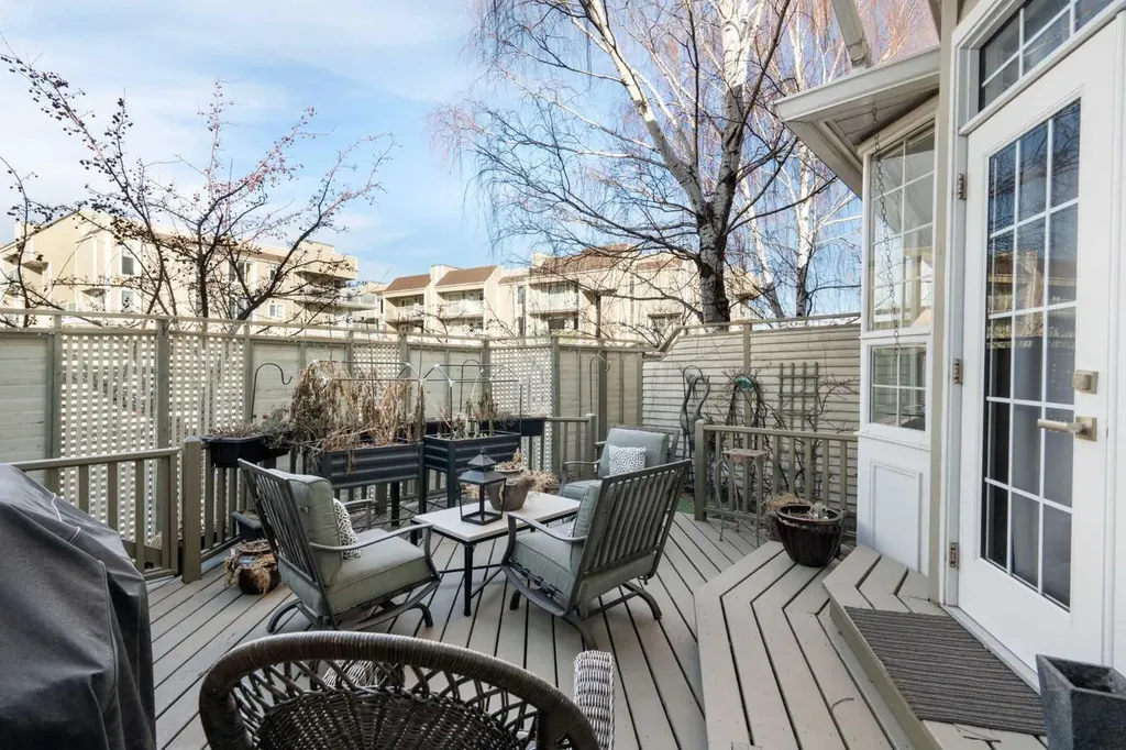3437 42 Street NW Calgary AB T3A 2M7