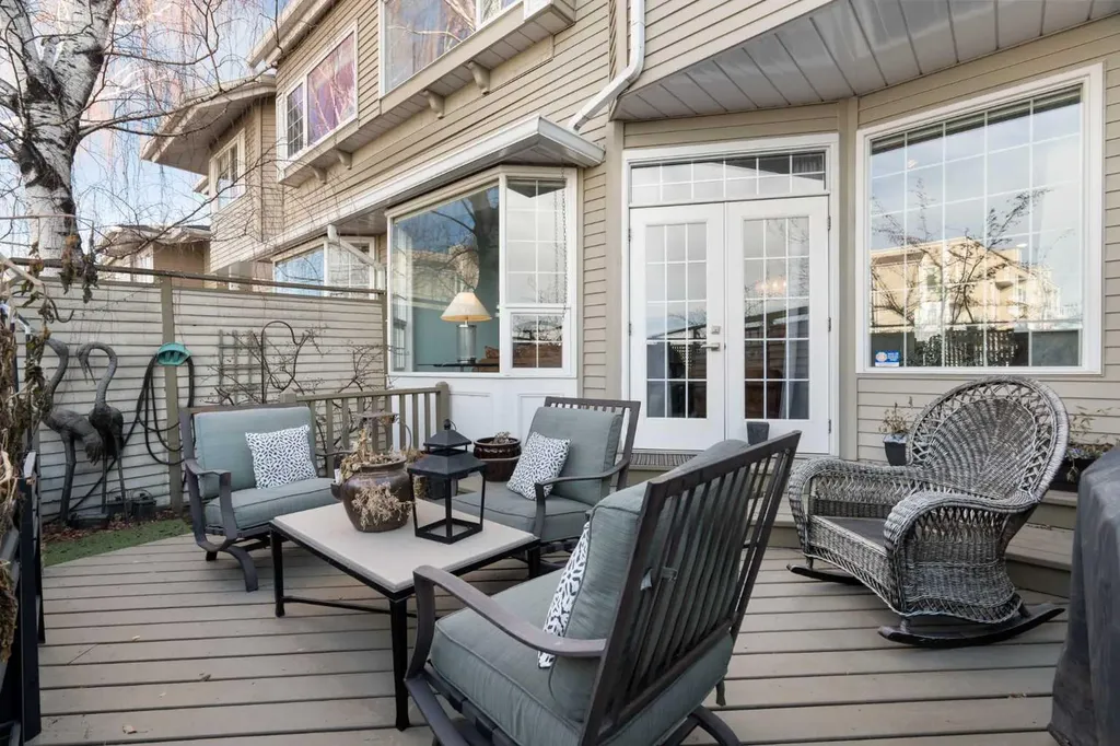 3437 42 Street NW Calgary AB T3A 2M7