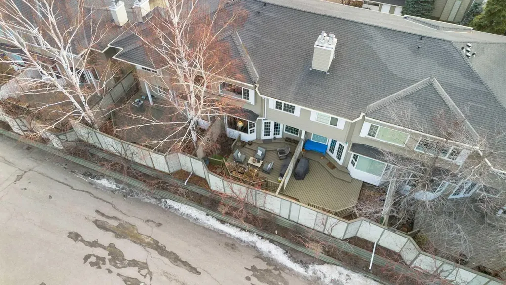 3437 42 Street NW Calgary AB T3A 2M7