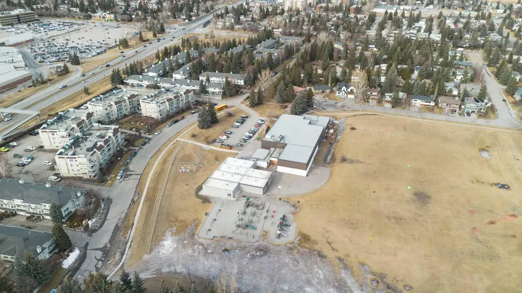 3437 42 Street NW Calgary AB T3A 2M7