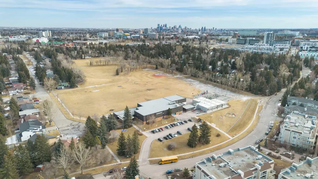 3437 42 Street NW Calgary AB T3A 2M7