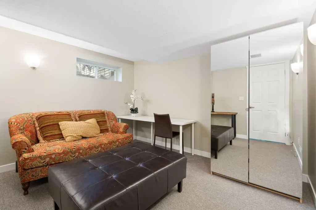 3437 42 Street NW Calgary AB T3A 2M7