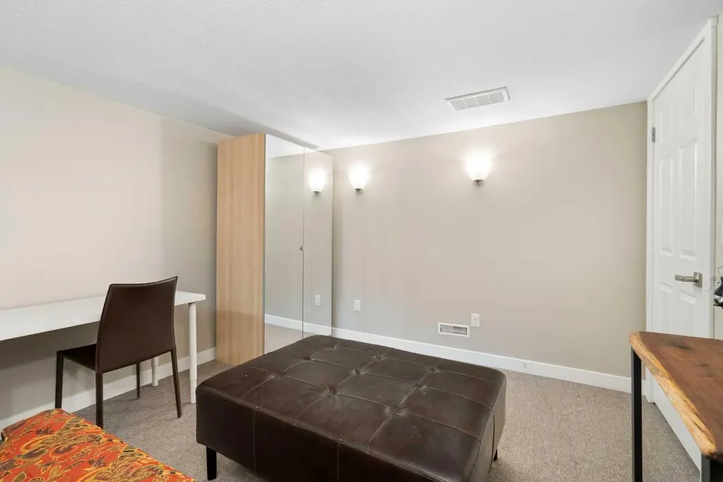 3437 42 Street NW Calgary AB T3A 2M7