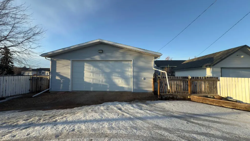317 6 Avenue W Hanna AB T0J1P0