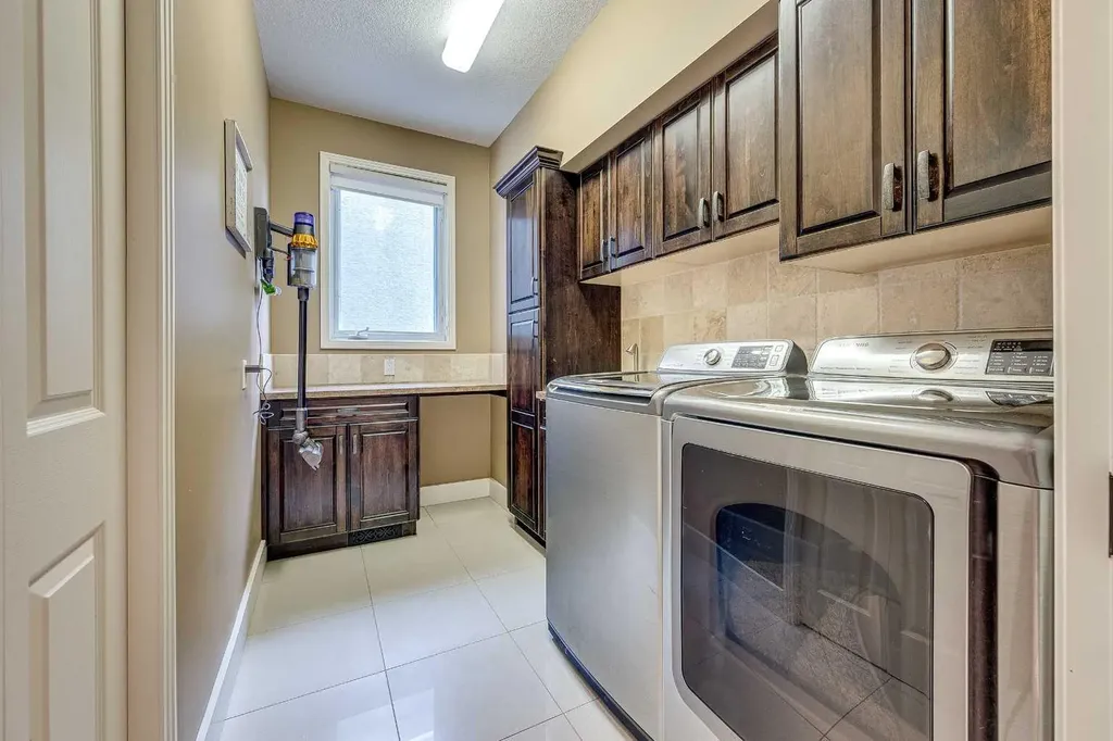 4300 Memorial Trail Sylvan Lake AB T4S 0R1