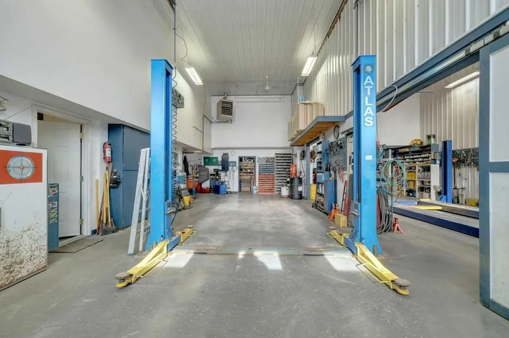5025 46 Avenue Rimbey AB T0C 2J0