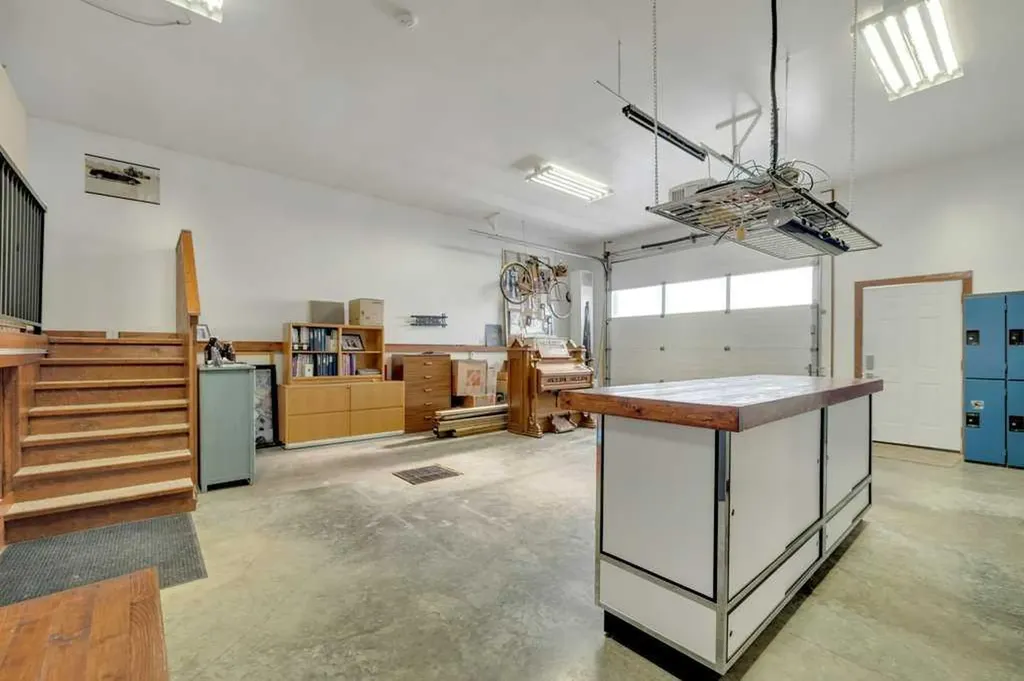 5025 46 Avenue Rimbey AB T0C 2J0