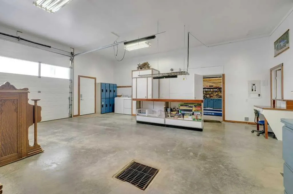 5025 46 Avenue Rimbey AB T0C 2J0