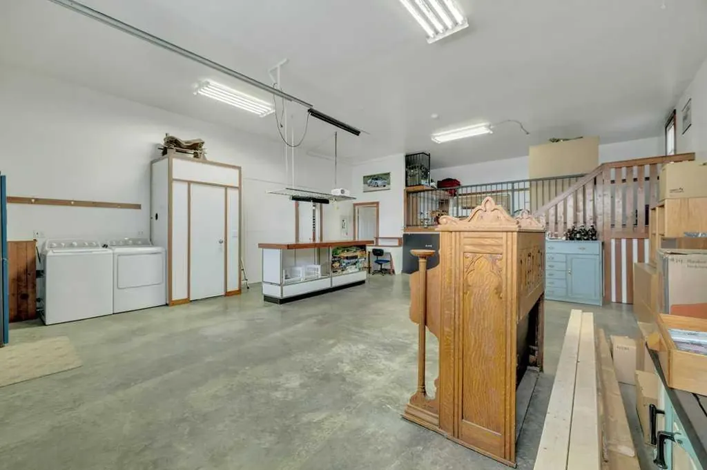 5025 46 Avenue Rimbey AB T0C 2J0