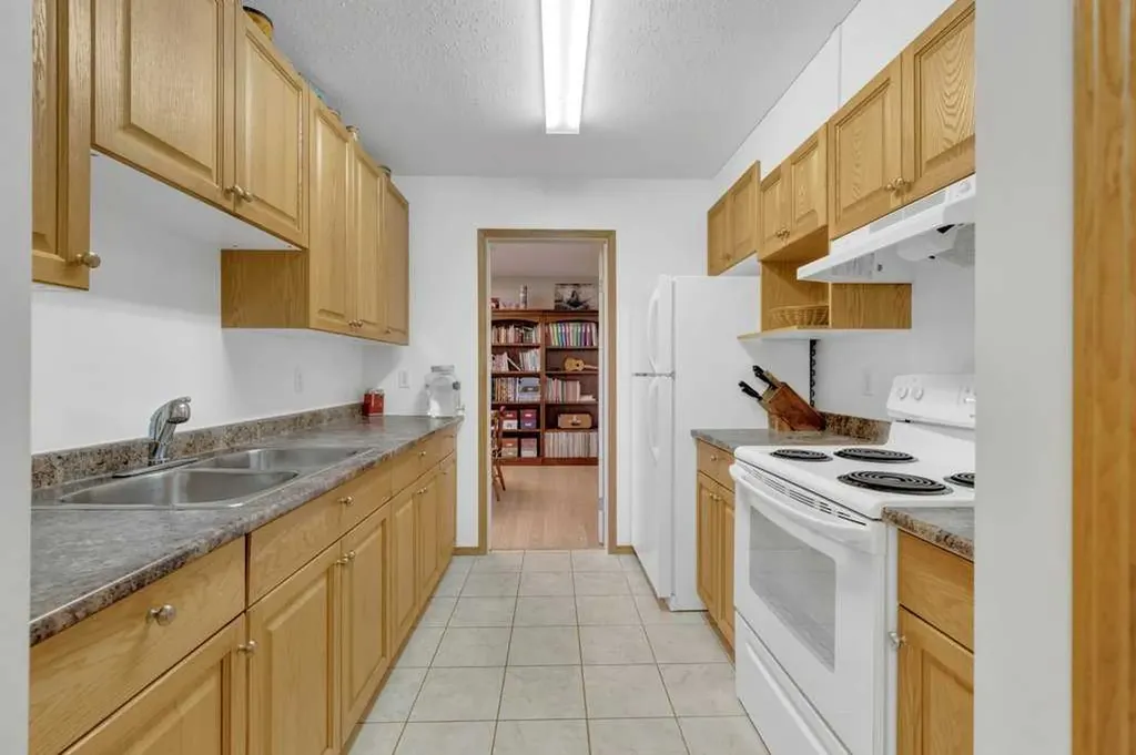 5025 46 Avenue Rimbey AB T0C 2J0