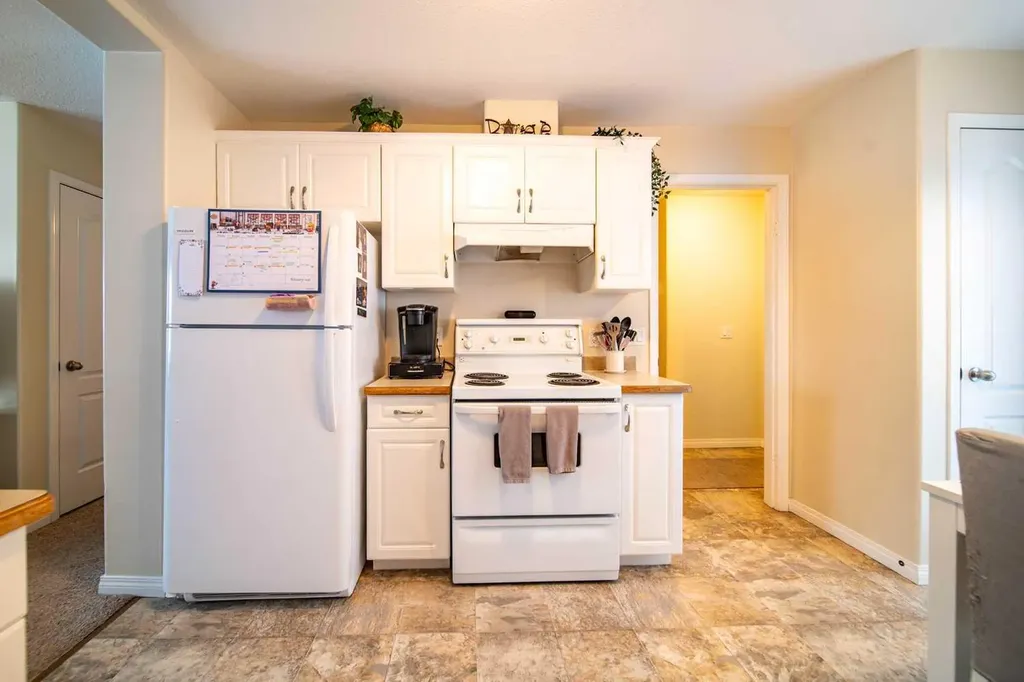 422 9th Street Wainwright AB T9W 1C7