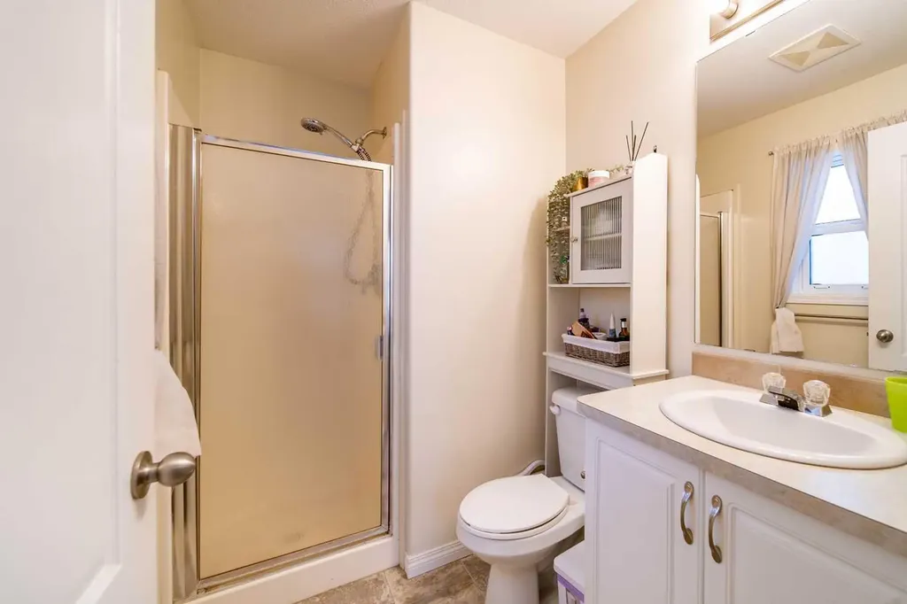 422 9th Street Wainwright AB T9W 1C7