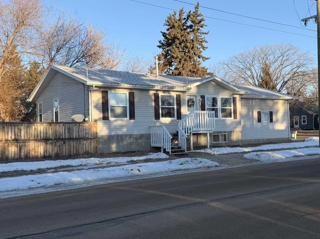 422 9th Street Wainwright AB T9W 1C7