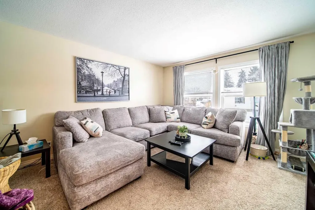 422 9th Street Wainwright AB T9W 1C7