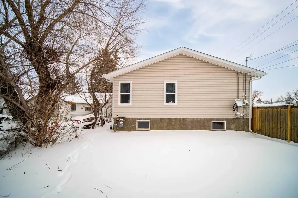 422 9th Street Wainwright AB T9W 1C7